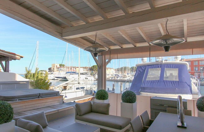 Spacious Holiday Home With hot tub - Photo 18