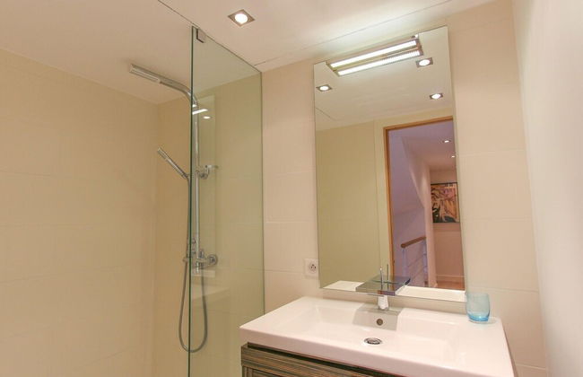 Spacious Holiday Home With hot tub - Photo 13