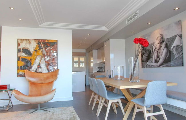 Spacious Holiday Home With hot tub - Photo 17