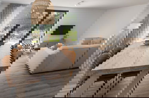 Photo 3 - Luxury Villa With Wine Climate Cabinet