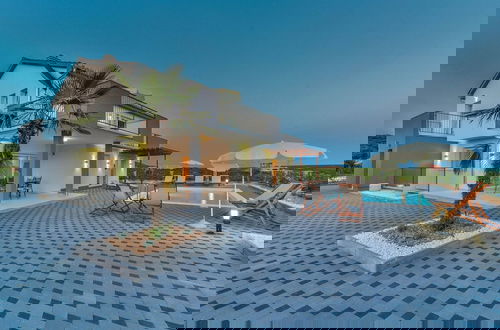Foto 28 - Modern and Spacious Home With Swimming Pool