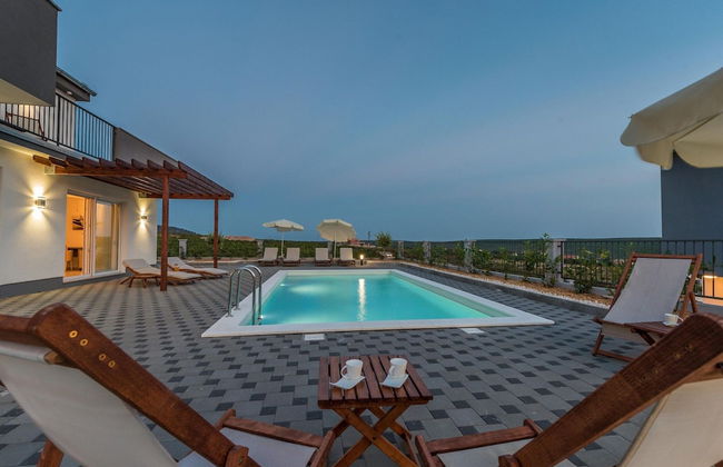 Modern and Spacious Home With Swimming Pool - Foto 24