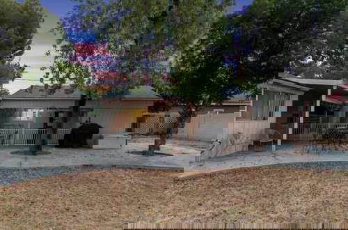 Photo 16 - Sunlit Palm Cottage in Uptown Phoenix