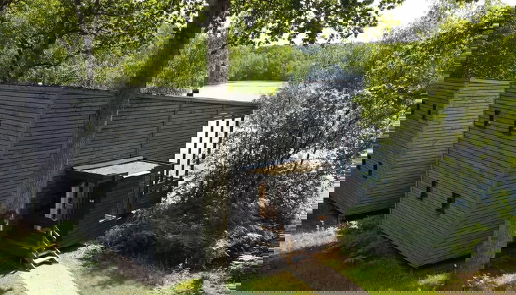 Foto 1 - Lake House in Forest by Belvilla