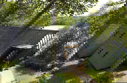 Foto 31 - Unique Mansion by the Lake by Belvilla