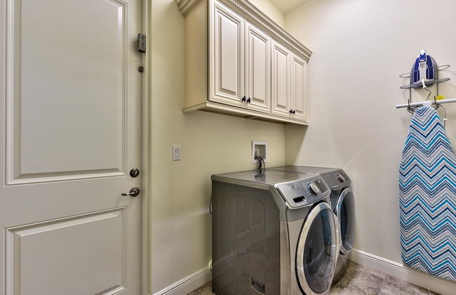 Amalfi Vacation Rental: Stylish 3-BR Retreat Steps from Vanderbilt Beach. Relax by the Private Pool and Enjoy Modern Amenities. Ideal for Families with Easy Access to Mercato and Local Attractions - Photo 25