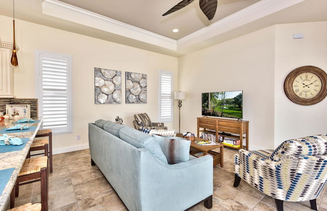 Amalfi Vacation Rental: Stylish 3-BR Retreat Steps from Vanderbilt Beach. Relax by the Private Pool and Enjoy Modern Amenities. Ideal for Families with Easy Access to Mercato and Local Attractions - Photo 12