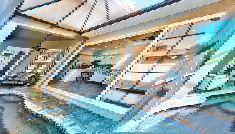 Foto 1 - Amalfi Vacation Rental: Stylish 3-BR Retreat Steps from Vanderbilt Beach. Relax by the Private Pool and Enjoy Modern Amenities. Ideal for Families with Easy Access to Mercato and Local Attractions