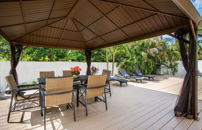 Amalfi Vacation Rental: Stylish 3-BR Retreat Steps from Vanderbilt Beach. Relax by the Private Pool and Enjoy Modern Amenities. Ideal for Families with Easy Access to Mercato and Local Attractions - Photo 35