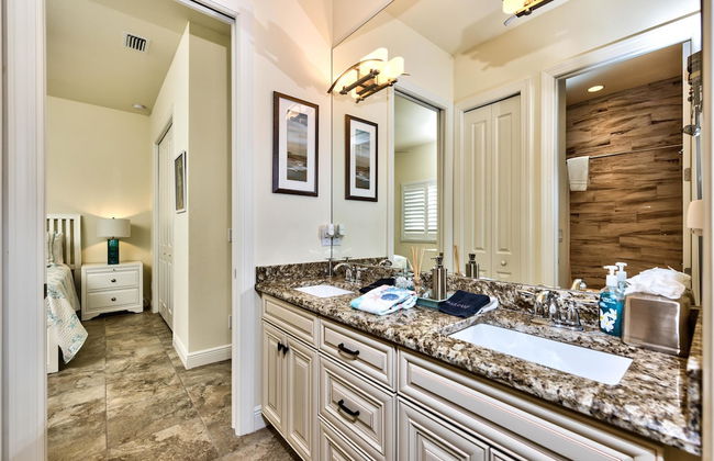 Amalfi Vacation Rental: Stylish 3-BR Retreat Steps from Vanderbilt Beach. Relax by the Private Pool and Enjoy Modern Amenities. Ideal for Families with Easy Access to Mercato and Local Attractions - Photo 22