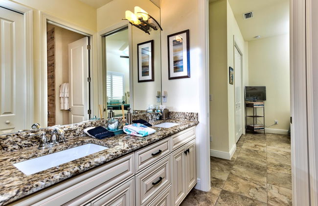 Amalfi Vacation Rental: Stylish 3-BR Retreat Steps from Vanderbilt Beach. Relax by the Private Pool and Enjoy Modern Amenities. Ideal for Families with Easy Access to Mercato and Local Attractions - Photo 23