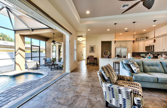 Amalfi Vacation Rental: Stylish 3-BR Retreat Steps from Vanderbilt Beach. Relax by the Private Pool and Enjoy Modern Amenities. Ideal for Families with Easy Access to Mercato and Local Attractions - Photo 5