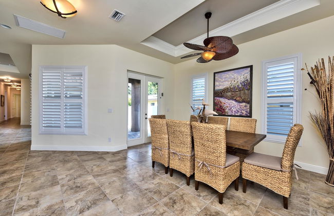 Amalfi Vacation Rental: Stylish 3-BR Retreat Steps from Vanderbilt Beach. Relax by the Private Pool and Enjoy Modern Amenities. Ideal for Families with Easy Access to Mercato and Local Attractions - Photo 7