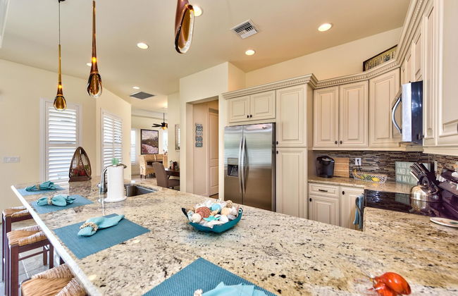 Amalfi Vacation Rental: Stylish 3-BR Retreat Steps from Vanderbilt Beach. Relax by the Private Pool and Enjoy Modern Amenities. Ideal for Families with Easy Access to Mercato and Local Attractions - Photo 9