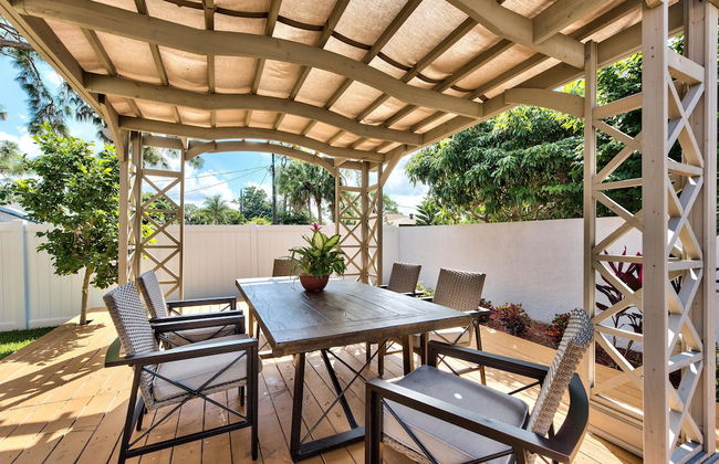 Amalfi Vacation Rental: Stylish 3-BR Retreat Steps from Vanderbilt Beach. Relax by the Private Pool and Enjoy Modern Amenities. Ideal for Families with Easy Access to Mercato and Local Attractions - Photo 34