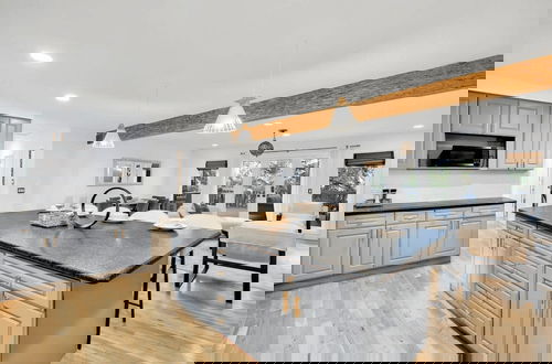 Photo 34 - Dos Palos by Avantstay Mod Hollywood Sanctuary