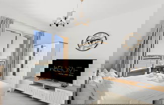 Foto 1 - WelHome - Lovely Studio Apartment in Production City