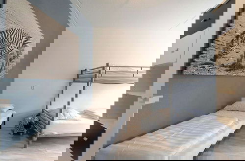Photo 3 - Cozy Apartment Near Beach