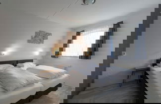 Photo 2 - Cozy Apartment Near Beach