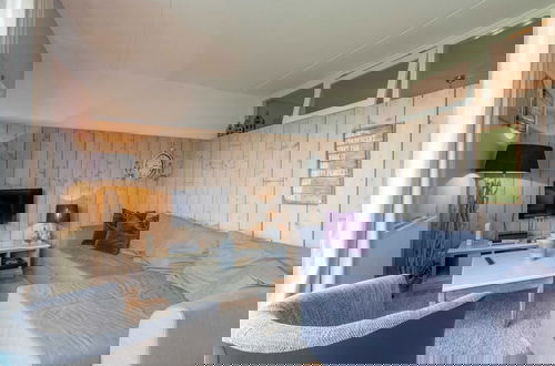 Foto 38 - An Apartment That is Attractively Furnished