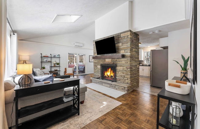 Birchwood by Avantstay Game Room + Lake Access - Foto 5