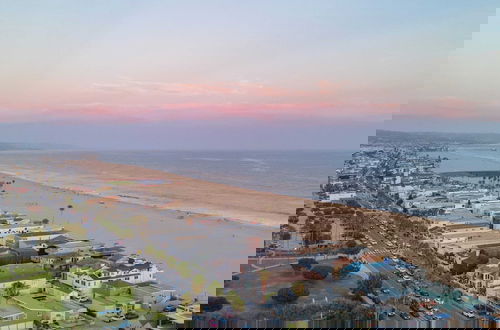 Photo 38 - Shoreline Villa by Avantstay Steps to the Beach, Bay, & Pier!