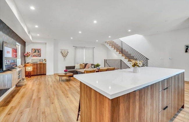 Luxurious Townhome - Foto 24