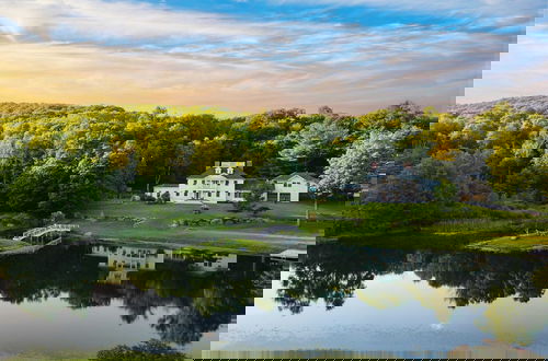 Foto 73 - Secluded Estate w/ Guest House, Private Pond, Gym, & Movie Theater Sunny Pond