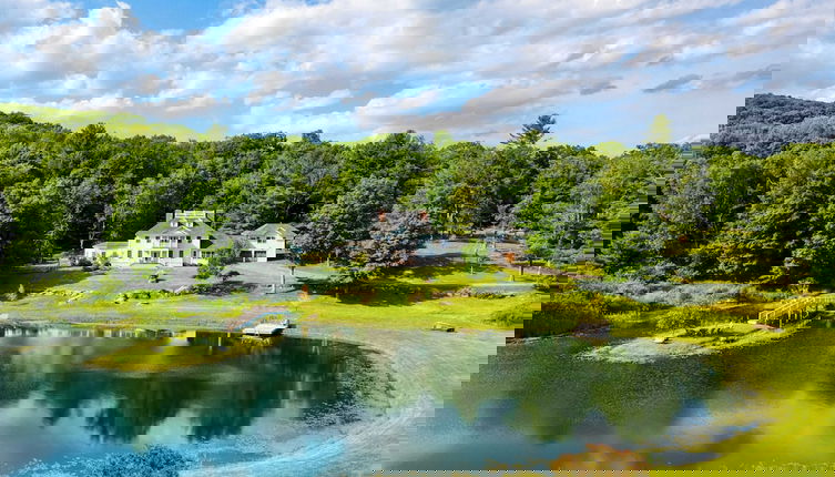 Foto 1 - Secluded Estate w/ Guest House, Private Pond, Gym, & Movie Theater Sunny Pond