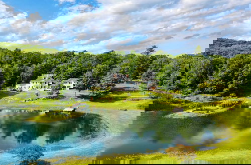 Foto 1 - Secluded Estate w/ Guest House, Private Pond, Gym, & Movie Theater Sunny Pond