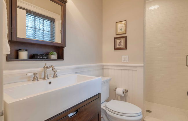 Secluded Estate w/ Guest House, Private Pond, Gym, & Movie Theater Sunny Pond - Foto 10