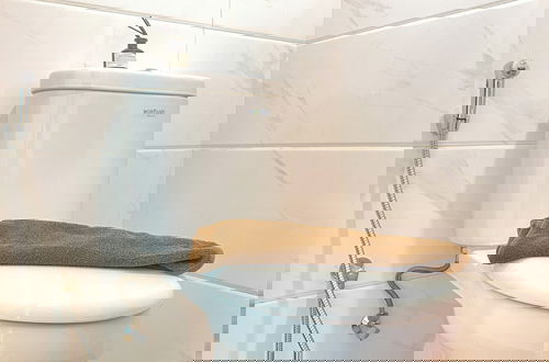 Foto 12 - Warm And Homey Studio At Sky House Alam Sutera Apartment