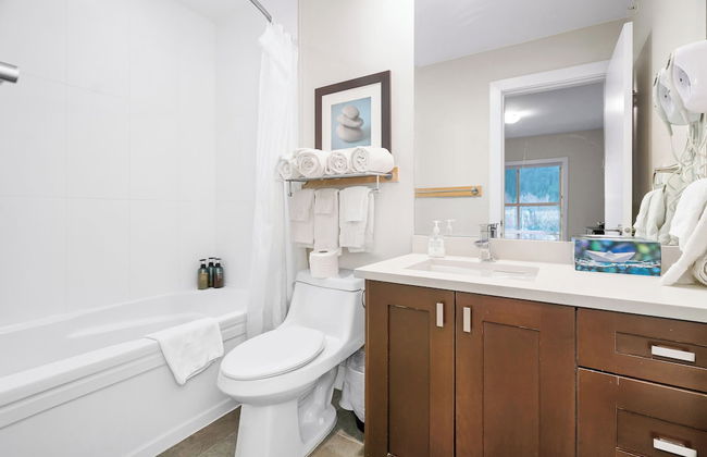 3BR Lakeside Penthouse Retreat - Foto 41