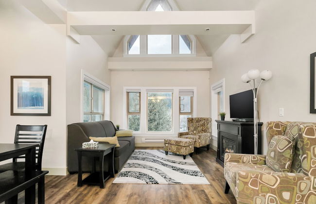 3BR Lakeside Penthouse Retreat - Foto 18
