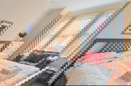 Photo 2 - 4 Bed Homely Retreat - Wolverhampton