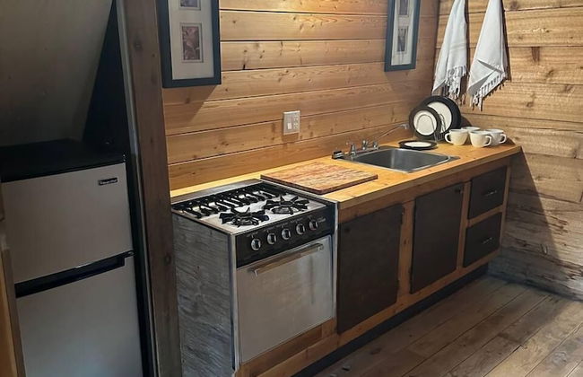 Rustic Beaverfoot Lodge Woodland Cabin - Foto 3