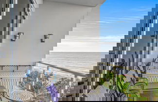 Foto 3 - Unique Beachfront Condo With Exceptional Views