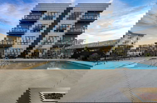 Photo 21 - Walkable Midtown Location Modern Amenities, Pool & Gym Anthem by Avantstay