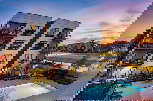 Photo 37 - Walkable Midtown Location Modern Amenities, Pool & Gym Anthem by Avantstay