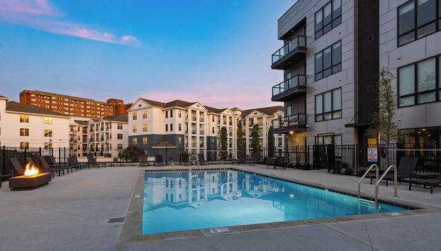 Walkable Midtown Location Modern Amenities, Pool & Gym Anthem by Avantstay - Foto 2