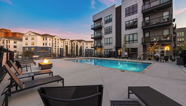 Walkable Midtown Location Modern Amenities, Pool & Gym Anthem by Avantstay - Foto 4