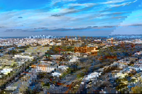 Photo 6 - Walkable Midtown Location Modern Amenities, Pool & Gym Anthem by Avantstay