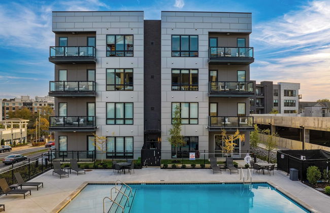 Prime Walkable Midtown Location, Pool, Gym Outlaw's Den by Avantstay - Photo 36
