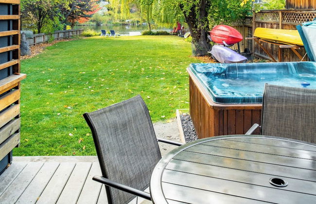 Riverfront Bend by Avantstay Private Dock, Large Yard w/ Views, Hot Tub - Foto 23