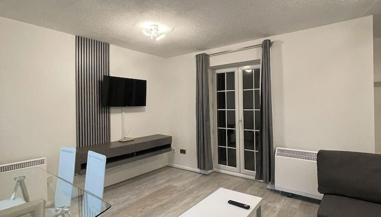 Photo 1 - Cosy Cardiff Apartment Near City Centre