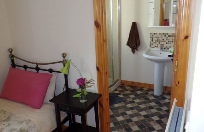 Twin Room Ensuite Near Hillsborough Palaces - Photo 5
