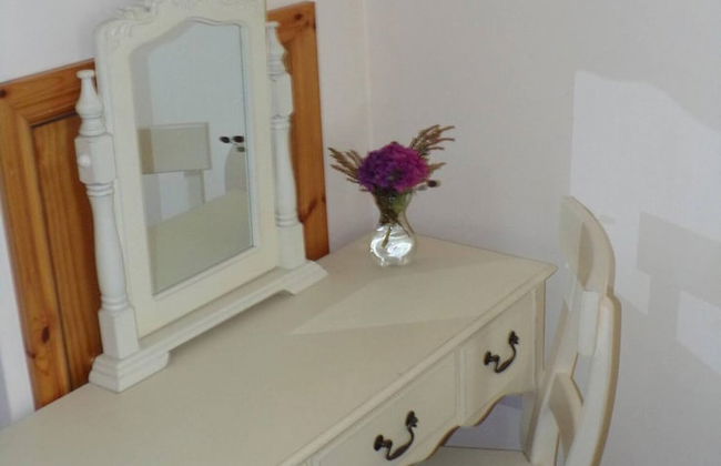 Twin Room Ensuite Near Hillsborough Palaces - Photo 13