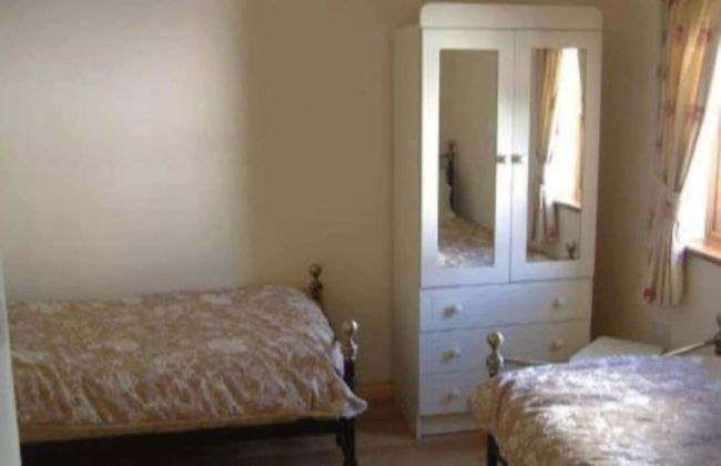 Twin Room Ensuite Near Hillsborough Palaces - Photo 3