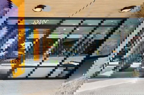 Foto 5 - Modern Studio Steps to UW