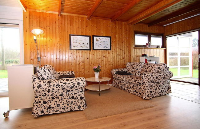Inviting log House With 2 Terraces and Cozy Fireplace in Damp - Photo 9